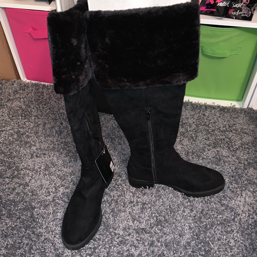 Boots - Picture 4 of 6